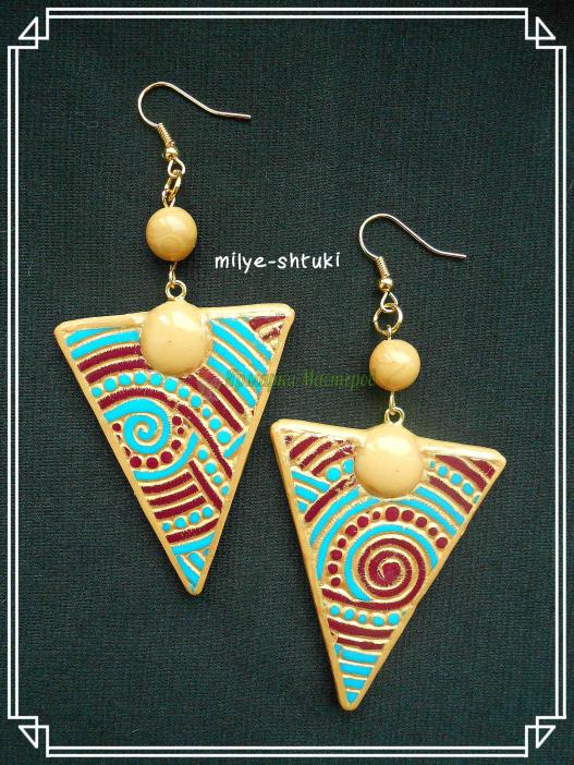 <div style=margin-left:10px><h1>Серьги треугольники</h1><p><a href="/catalog/bijuteriya/">Біжутерія</a> » <a href="/catalog/bijuteriya/sergi/">Сережки</a></p><i class="fa fa-map-marker"></i> Полтавская область, Полтава<br /><br /><div class="socdata"><script src="//yastatic.net/es5-shims/0.0.2/es5-shims.min.js"></script>
                                            <script src="//yastatic.net/share2/share.js"></script>
                                            <div class="ya-share2" data-services="facebook,gplus,twitter,lj,viber,whatsapp,skype" data-counter=""></div></div>