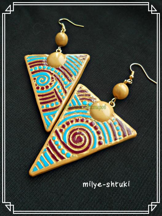 <div style=margin-left:10px><h1>Серьги треугольники</h1><p><a href="/catalog/bijuteriya/">Біжутерія</a> » <a href="/catalog/bijuteriya/sergi/">Сережки</a></p><i class="fa fa-map-marker"></i> Полтавская область, Полтава<br /><br /><script src="//yastatic.net/es5-shims/0.0.2/es5-shims.min.js"></script>
                                            <script src="//yastatic.net/share2/share.js"></script>
                                            <div class="ya-share2" data-services="facebook,gplus,twitter,lj,viber,whatsapp,skype" data-counter=""></div><br /><div class="socdata"></div></div>
