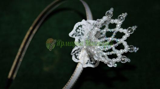 <div style=margin-left:10px><h1>Обруч с короной</h1><p><a href="/catalog/aksessuary/">Аксесуари</a> » <a href="/catalog/aksessuary/obruchi/">Обручі</a></p><i class="fa fa-map-marker"></i> Полтавская область, Полтава<br /><br /><script src="//yastatic.net/es5-shims/0.0.2/es5-shims.min.js"></script>
                                            <script src="//yastatic.net/share2/share.js"></script>
                                            <div class="ya-share2" data-services="facebook,gplus,twitter,lj,viber,whatsapp,skype" data-counter=""></div><br /><div class="socdata"></div></div>
