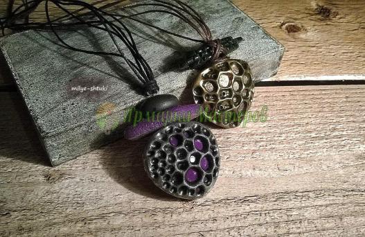 <div style=margin-left:10px><h1>подвесочки космические камни</h1><p><a href="/catalog/bijuteriya/">Біжутерія</a> » <a href="/catalog/bijuteriya/kulony/">Кулони</a></p><i class="fa fa-map-marker"></i> Полтавская область, Полтава<br /><br /><div class="socdata"><script src="//yastatic.net/es5-shims/0.0.2/es5-shims.min.js"></script>
                                            <script src="//yastatic.net/share2/share.js"></script>
                                            <div class="ya-share2" data-services="facebook,gplus,twitter,lj,viber,whatsapp,skype" data-counter=""></div></div>
